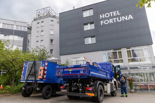Aktuelle Themenbilder: Aktuelle Situation in Reutlingen - Betzingen nach dem Stromausfall, 10.06.2026 Aktuelle Themenbilder: Aktuelle Situation in Reutlingen - Betzingen nach dem Stromausfall, 10.06.2026, THW bringt 1000 Liter Disel zum nachtanken der Notstromaggregat. *** Current topic pictures Current situation in Reutlingen Betzingen after the power outage, 10 06 2026 Current topic pictures Current situation in Reutlingen Betzingen after the power outage, 10 06 2026, THW brings 1000 liters of Disel to refuel the emergency generator Copyright: xEibner-Pressefoto DimitrixDrofitx EP_ddh