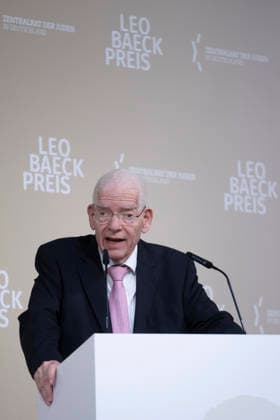 Verleihung des Leo Baeck-Preises 2026 durch den Zentralrat der Juden in Deutschland am Mittwoch (10.06.2026) in Berlin an den Kabarettisten Dieter Nuhr. (Foto: Josef Schuster, Praesident des Zentralrats der Juden in Deutschland, vor der Verleihung) Mit dem Preis soll Nuhrs Einsatz gegen Antisemitismus in der Medienlandschaft gewuerdigt werden, begruendete der Zentralrat die Preistraegerwahl. Seit 1957 werden mit dem Leo-Baeck-Preis Persoenlichkeiten geehrt, die sich nach Ansicht des Zentralrats in herausragender Weise um die juedische Gemeinschaft verdient gemacht haben. (Siehe epd-Meldung vom 10.06.2026) EDITORIAL USE ONLY *** Presentation of the Leo Baeck Prize 2026 by the Central Council of Jews in Germany on Wednesday 10 06 2026 in Berl Copyright: epd-bild RolfxZoellner _DSF2882