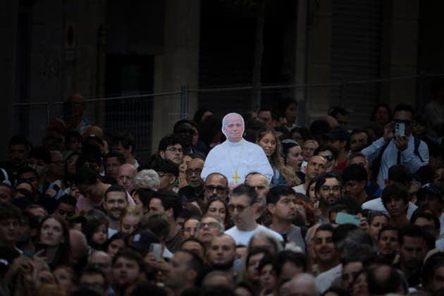 News Bilder des Tages June 10, 2026, Barcelona, Barcelona, Spain: Pope Leo XIV presides over the Mass for the consecration of the Tower of Jesus at the Sagrada Fam™lia, the highest point of the famous basilica. Barcelona Spain  - ZUMAr179 20260610_zip_r179_006 Copyright: xEricxRenomx