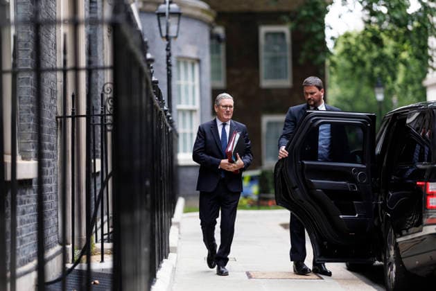 Prime Minister Keir Starmer leaves for PMQ s 10 06 2026. London, United Kingdom. Prime Minister Keir Starmer leaves 10 Downing Street for Prime Ministers Question Time in 10 Downing Street., Credit:Simon Dawson B66 Avalon United Kingdom, Greater London, London, 10 Downing Street  Copyright: xSimonxDawsonx xB66x xAvalonx 1109333852