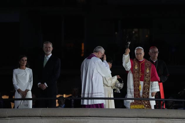Pope Leo XIV presides the Holy Mass in the Basilica of the Sagrada Familia and inaugurates the Tower of Jesus Christ Pope Leo XIV blesses the Tower of Jesus Christ together with King Felipe VI and Queen Letizia, on June 10, 2026, in Barcelona, Catalonia Spain This historic solemn Eucharist in the Basilica of the Sagrada Familia, which is attended by the King and Queen, serves as a framework for the blessing and inauguration of the Tower of Jesus Christ, the central structure that makes the temple the tallest church in the world, coinciding exactly with the events of the centenary of the death of the architect Antoni Gaudí 10 JUNE 2026 CATALONIA PAPAL VISIT PAPAL CHURCH BASILICA SAGRADA FAMILIA KINGS TOWER OF JESUS CHRIST FAÇADE Barcelona C  Copyright: xDavidxZorrakinox 7587420