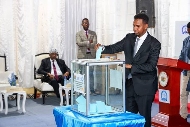 Members of parliament elect a state governor for the first time using a one person, one vote system in Somalia BAYDHABO, SOMALIA - JUNE 10: Members of parliament cast their votes during first time using a one person, one vote electoral system to determine the state governor in Baydhabo, Southwestern State, Somalia on June 10, 2026. Mohamud Ismail Kulane Anadolu Baydhabo Somalia. Editorial use only. Please get in touch for any other usage.  Copyright: x2026xAnadoluxMohamudxIsmailxKulanex