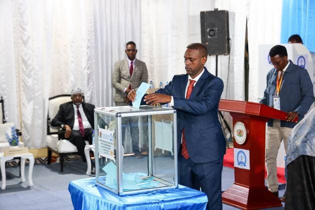Members of parliament elect a state governor for the first time using a one person, one vote system in Somalia BAYDHABO, SOMALIA - JUNE 10: Members of parliament cast their votes during first time using a one person, one vote electoral system to determine the state governor in Baydhabo, Southwestern State, Somalia on June 10, 2026. Mohamud Ismail Kulane Anadolu Baydhabo Somalia. Editorial use only. Please get in touch for any other usage.  Copyright: x2026xAnadoluxMohamudxIsmailxKulanex