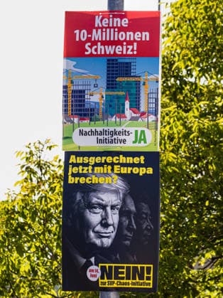 Voting posters for and against the Sustainability Initiative 202 Bözen, Switzerland, 30th May 2026: Above is a campaign poster from the Swiss People s Party (SVP) in support of the sustainability initiative. Below is a poster from the Social Democratic Party (SP) against the sustainability initiative. The Swiss electorate will vote on the popular initiative on June 14. *** Voting posters for and against the Sustainability Initiative 202 Bözen, Switzerland, 30th May 2026 Above is a campaign poster from the Swiss People s Party SVP in support of the sustainability initiative Below is a poster from the Social Democratic Party SP against the sustainability initiative The Swiss electorate will vote on the popular initiative on June 14 Copyright: xAndreasxHaasx
