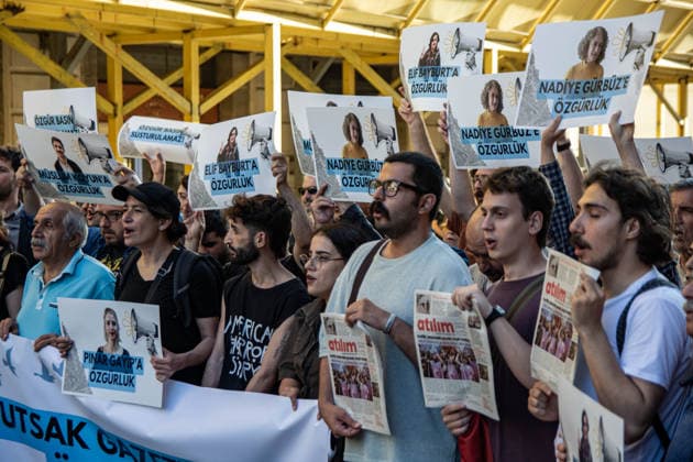 June 10, 2026, Istanbul, Istanbul, Turkey: Journalists and press freedom advocates gathered in Istanbul to demand the release of ETHA employees and journalists Pinar Gayip, Elif Bayburt, Nadiye Gurbuz, and Muslum Koyun, who have been imprisoned for 128 days following police operations targeting the Socialist Party of the Oppressed (ESP) on February 3. Speakers criticized the continued detention of the journalists without indictments and stated that they were jailed because of their reporting on social movements, women s rights, labor struggles, environmental issues, and human rights violations. The statement also condemned recent media campaigns targeting journalists, including Mezopotamya Agency reporter Sema Bingol and the women s news pl  - ZUMAt171 20260610_zip_t171_046 Copyright: xAbdullahxTepelix