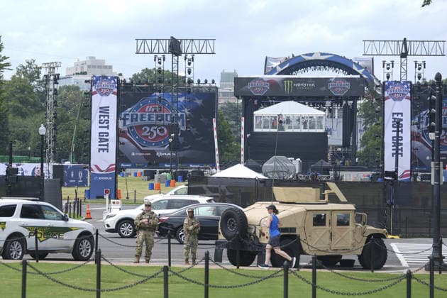 White House readies for UFC event as 250th anniversary celebrations approach WASHINGTON DC, UNITED STATES - JUNE 10: Security forces take security measures as preparations continue on the South Lawn of the White House ahead of the Ultimate Fighting Championship (UFC) Freedom 250 event, part of the America 250 celebrations, in Washington, D.C., United States on June 10, 2026. The event, scheduled for June 14, coincides with Flag Day and U.S. President Donald Trump s 80th birthday and has been described by the White House as a once-in-a-generation celebration of the American fighting spirit. Mehmet Eser Anadolu Washington United States. Editorial use only. Please get in touch for any other usage.  Copyright: x2026xAnadoluxMehmetxEserx