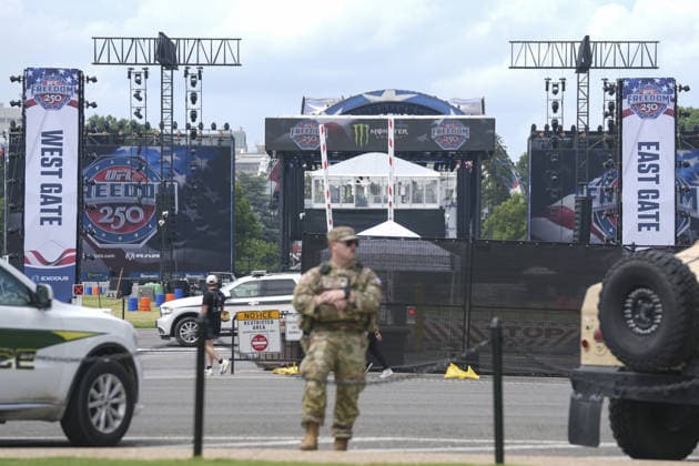 White House readies for UFC event as 250th anniversary celebrations approach WASHINGTON DC, UNITED STATES - JUNE 10: Security forces take security measures as preparations continue on the South Lawn of the White House ahead of the Ultimate Fighting Championship (UFC) Freedom 250 event, part of the America 250 celebrations, in Washington, D.C., United States on June 10, 2026. The event, scheduled for June 14, coincides with Flag Day and U.S. President Donald Trump s 80th birthday and has been described by the White House as a once-in-a-generation celebration of the American fighting spirit. Mehmet Eser Anadolu Washington United States. Editorial use only. Please get in touch for any other usage.  Copyright: x2026xAnadoluxMehmetxEserx