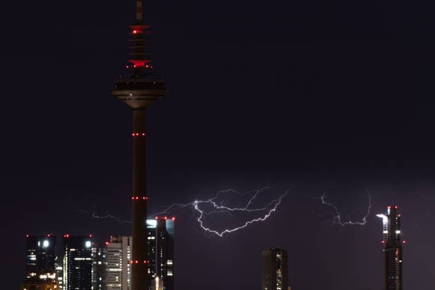June 10, 2026, Frankfurt, Hesse, Germany: Lightning flashes over the financial district skyline during a thunderstorm in Frankfurt am Main, Germany. Frankfurt Germany - ZUMAb332 20260610_zip_b332_017 Copyright: xMatiasxBasualdox