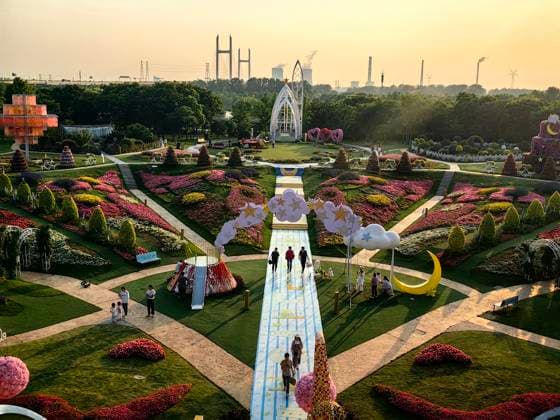SHANGHAI, CHINA - JUNE 10: Visitors enjoy the scenery at the Miracle Garden in Pujiang Country Park on June 10, 2026 in Shanghai, China. The park has opened the area to the public free of charge.  Copyright: xVCGx 111647417355