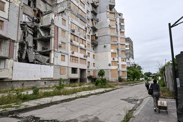 RECORD DATE NOT STATED A residential building destroyed by a Russian guided aerial bomb strike is seen in the frontline city of Kherson, Ukraine, on June 3, 2026. The Russian army attacks the city daily with FPV drones and other unmanned aerial vehicles, deliberately terrorizing civilians. Russian forces conduct hunts for local residents, tracking them with FPV drones and dropping explosives. Police officers, medics, public transport, and urban infrastructure are also targeted. Based on the intensity of attacks, Kherson is informally divided into yellow and red zones, with the red zone considered the most dangerous due to constant shelling and drone strikes (Photo by Dmytro Smolienko Ukrinform) Life under shelling in frontline Kherson  Copyright: xDmytroxSmolienkox