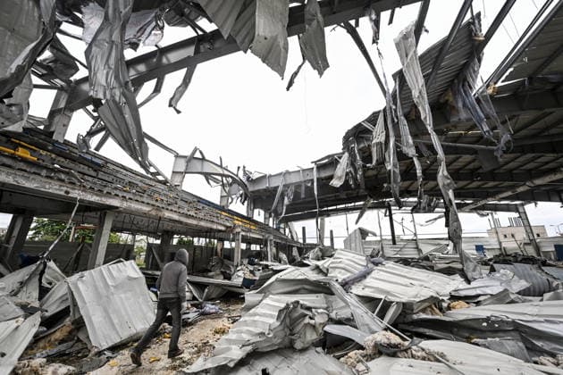 RECORD DATE NOT STATED A residential building destroyed by a Russian guided aerial bomb strike is seen in the frontline city of Kherson, Ukraine, on June 3, 2026. The Russian army attacks the city daily with FPV drones and other unmanned aerial vehicles, deliberately terrorizing civilians. Russian forces conduct hunts for local residents, tracking them with FPV drones and dropping explosives. Police officers, medics, public transport, and urban infrastructure are also targeted. Based on the intensity of attacks, Kherson is informally divided into yellow and red zones, with the red zone considered the most dangerous due to constant shelling and drone strikes (Photo by Dmytro Smolienko Ukrinform) Life under shelling in frontline Kherson  Copyright: xDmytroxSmolienkox