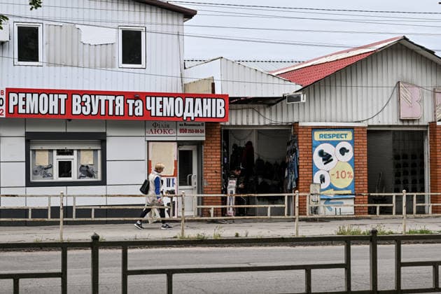 RECORD DATE NOT STATED A woman walks past a clothing store in the red zone of the frontline city of Kherson, the area considered the most dangerous due to constant Russian attacks, Kherson, Ukraine, on June 3, 2026. The Russian army attacks the city daily with FPV drones and other unmanned aerial vehicles, deliberately terrorizing civilians. Russian forces conduct hunts for local residents, tracking them with FPV drones and dropping explosives. Police officers, medics, public transport, and urban infrastructure are also targeted. Based on the intensity of attacks, Kherson is informally divided into yellow and red zones, with the red zone subjected to continuous shelling and drone strikes (Photo by Dmytro Smolienko Ukrinform) Life under shelling in front  Copyright: xDmytroxSmolienkox