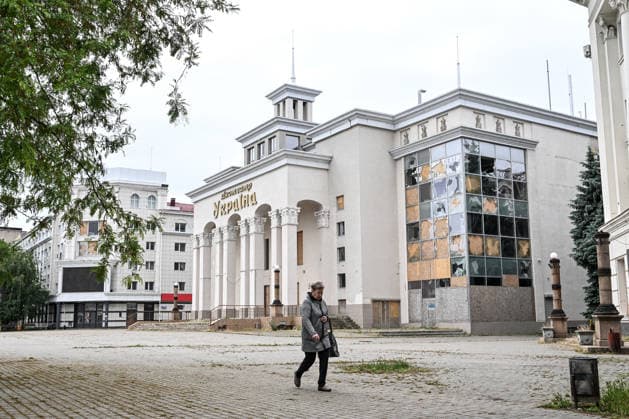 RECORD DATE NOT STATED A woman walks past the damaged Ukraina cinema in the red zone of the frontline city of Kherson, the area considered the most dangerous due to constant Russian attacks, Kherson, Ukraine, on June 3, 2026. The Russian army attacks the city daily with FPV drones and other unmanned aerial vehicles, deliberately terrorizing civilians. Russian forces conduct hunts for local residents, tracking them with FPV drones and dropping explosives. Police officers, medics, public transport, and urban infrastructure are also targeted. Based on the intensity of attacks, Kherson is informally divided into yellow and red zones, with the red zone subjected to continuous shelling and drone strikes. Anti-drone netting has been installed above roads to he  Copyright: xDmytroxSmolienkox
