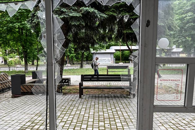 RECORD DATE NOT STATED Lone pedestrians are seen through a shattered storefront window in the red zone of the frontline city of Kherson, the area considered the most dangerous due to constant Russian attacks, Kherson, Ukraine, on June 3, 2026. The Russian army attacks the city daily with FPV drones and other unmanned aerial vehicles, deliberately terrorizing civilians. Russian forces conduct hunts for local residents, tracking them with FPV drones and dropping explosives. Police officers, medics, public transport, and urban infrastructure are also targeted. Based on the intensity of attacks, Kherson is informally divided into yellow and red zones, with the red zone subjected to continuous shelling and drone strikes. Anti-drone netting has been installed  Copyright: xDmytroxSmolienkox