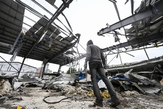 RECORD DATE NOT STATED A worker clears debris at the site of the Favoryt Arena ice sports palace, destroyed in Russian guided aerial bomb (KAB) strikes, in the frontline city of Kherson, Ukraine, on June 3, 2026. The Russian army attacks the city daily with FPV drones and other unmanned aerial vehicles, deliberately terrorizing civilians. Russian forces conduct hunts for local residents, tracking them with FPV drones and _drop_ping explosives. Police officers, medics, public transport, and urban infrastructure are also targeted (Photo by Dmytro Smolienko Ukrinform) Life under shelling in frontline Kherson  Copyright: xDmytroxSmolienkox