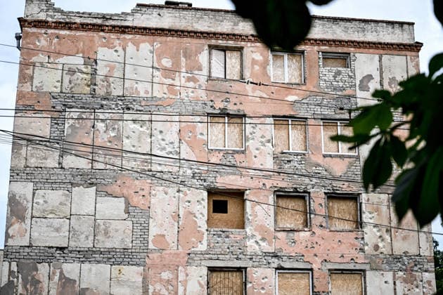 RECORD DATE NOT STATED A residential building damaged by Russian shelling in the frontline city of Kherson, Ukraine, on June 2, 2026. The Russian army attacks the city daily with FPV drones and other unmanned aerial vehicles, deliberately terrorizing civilians. Russian forces conduct hunts for local residents, tracking them with FPV drones and dropping explosives. Police officers, medics, public transport, and urban infrastructure are also targeted. Based on the intensity of attacks, Kherson is informally divided into yellow and red zones, with the red zone considered the most dangerous due to constant shelling and drone strikes. Anti-drone netting has been installed above roads to help protect against Russian FPV drone attacks (Photo by Dmytro Smolienko  Copyright: xDmytroxSmolienkox