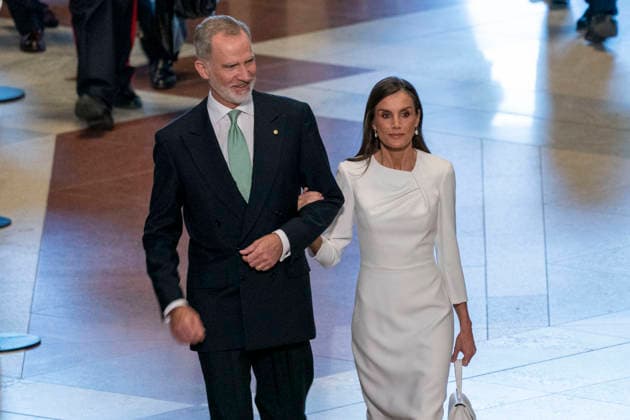 King Felipe And Queen Letizia At Pope Leo XIV Mass At The Sagrada Familia - Barcelona Pope Leon XIV blesses the Tower of Jesus Christ during the historic solemn Eucharist at the Basilica of the Sagrada Familia in Barcelona, Spain on June 10, 2026, attended by the King and Queen of Spain, marking the inauguration of the central structure that makes the church the tallest in the world, coinciding with the centenary of architect Antoni Gaudi s death. Photo by S.ViLLARROEL ALTERPHOTOS ABACAPRESS.COM Barcelona Spain  Copyright: xAlterPhotos ABACAx