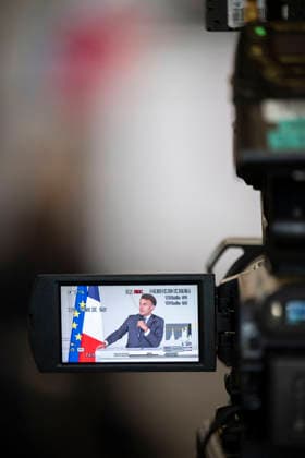 Le président Emmanuel Macron prononce un discours lors de la réception des groupes dengagement du G7 au palais de lElysée à Paris le 10 juin 2026 Eliot Blondet Pool Bestimage French President Emmanuel Macron look and gestures during a meeting with the G7 Engagement Groups at the Elysee Palace, French Presidential Palace, in Paris, on June 10, 2026 Paris France  Copyright: xEliotxBlondetx xPoolx xBestimagexEliotxBlondetx xPoolx xBestimagex