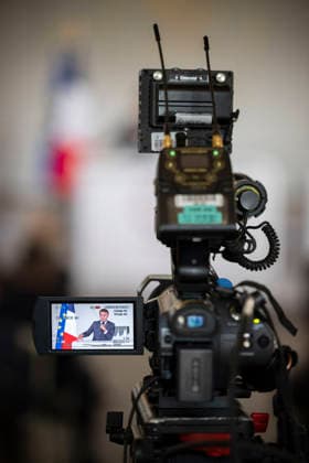 Le président Emmanuel Macron prononce un discours lors de la réception des groupes dengagement du G7 au palais de lElysée à Paris le 10 juin 2026 Eliot Blondet Pool Bestimage French President Emmanuel Macron look and gestures during a meeting with the G7 Engagement Groups at the Elysee Palace, French Presidential Palace, in Paris, on June 10, 2026 Paris France  Copyright: xEliotxBlondetx xPoolx xBestimagexEliotxBlondetx xPoolx xBestimagex