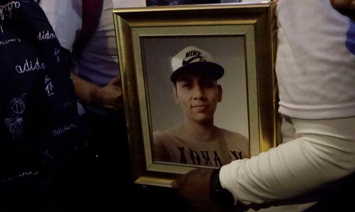 June 10, 2026, Mexico City, Mexico City, mexico: A mother carries a photo of her missing son during a march to Banorte Stadium. Mexico City mexico - ZUMAt178 20260610_zip_t178_022 Copyright: xNadiaxTecuapetlax
