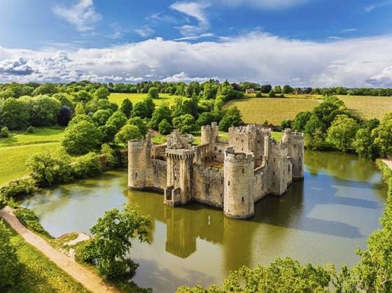 Bodiam Castle von einer Drohne aus, Bodiam, Robertsbridge, East Sussex, England, Großbritannien Bodiam Castle from a drone, Bodiam, Robertsbridge, East Sussex, England, United Kingdom Copyright: imageBROKER MaciejxOlszewski ibxmao17811048.jpg