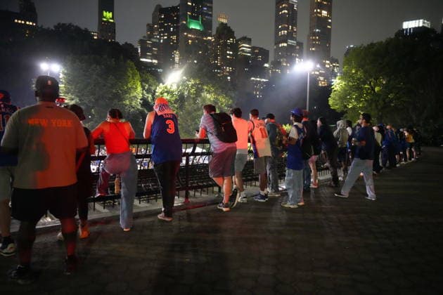 June 10, 2026, New York, Ny, USA: Knicks Watch Party at Wollman Rink,.Central Park, NYC.June 10, 2026. New York USA - ZUMAms4_ 20260610_faf_ms4_024 Copyright: xSoniaxMoskowitzxGordonx