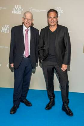 ABB LEOBAECK- Joseph Schuster, Praesident des Zentralrats der Juden in Deutschland und Dieter Nuhr Kabaretist Preistraeger bei der Verleihung des Leo-Baeck-Preises in den Wilhelm Studios am 10.06.2026 in Berlin Berlin Deutschland *** ABB LEOBAECK Joseph Schuster, President of the Central Council of Jews in Germany and Dieter Nuhr cabaret artist award winner at the Leo Baeck Award ceremony at the Wilhelm Studios on 10 06 2026 in Berlin Berlin Germany