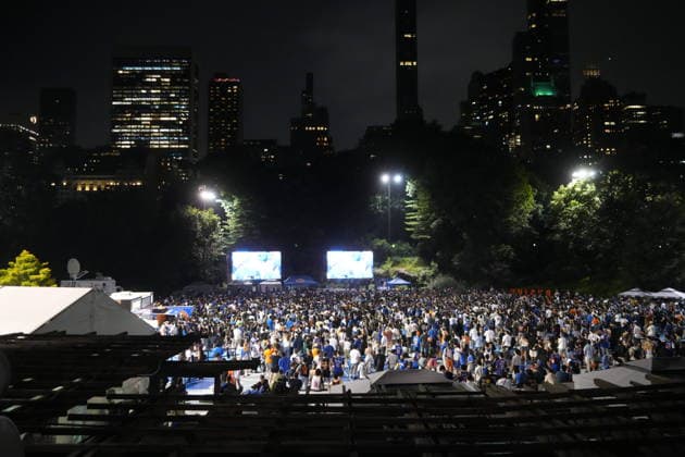 June 10, 2026, New York, Ny, USA: Knicks Watch Party at Wollman Rink,.Central Park, NYC.June 10, 2026. New York USA - ZUMAms4_ 20260610_faf_ms4_029 Copyright: xSoniaxMoskowitzxGordonx