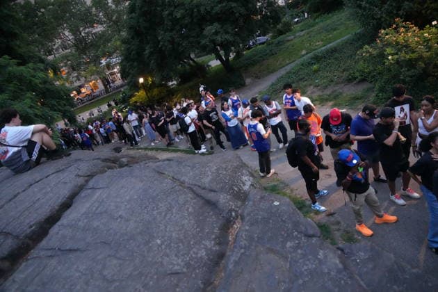 June 10, 2026, New York, Ny, USA: Knicks Watch Party at Wollman Rink,.Central Park, NYC.June 10, 2026. New York USA - ZUMAms4_ 20260610_faf_ms4_027 Copyright: xSoniaxMoskowitzxGordonx