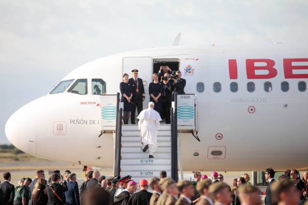 Pope Leo XIV bids farewell to Barcelona and heads to Las Palmas de Gran Canaria Pope Leo XIV during his farewell to Barcelona, at the Josep Tarradellas Barcelona El Prat International Airport, on June 11, 2026, in Barcelona, Catalonia Spain The Pontiff leaves Barcelona after having performed 7 acts between June 9 and 10 and heads to the last stage of his apostolic journey to Spain in the Canary Islands where he will be on June 11 and 12 11 JUNE 2026 Kike Rincó Barcelona, Catalonia Barcelona, Catalonia Spain  Copyright: xKikexRinconx 7587644