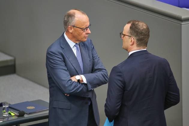 Berlin, Deutschland, 11.06.2026: Deutscher Bundestag: 83. Bundestagssitzung: Bundeskanzler Friedrich Merz und Jens Spahn (beide CDU) vor der Regierungserklärung des Kanzlers *** Berlin, Germany, 11 06 2026 German Bundestag 83 Bundestag session Federal Chancellor Friedrich Merz and Jens Spahn both CDU before the Chancellors government statement Copyright: xdtsxNachrichtenagenturx dts_122395