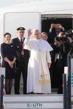 Pope Leo XIV bids farewell to Barcelona and heads to Las Palmas de Gran Canaria Pope Leo XIV during his farewell to Barcelona, at the Josep Tarradellas Barcelona El Prat International Airport, on June 11, 2026, in Barcelona, Catalonia Spain The Pontiff leaves Barcelona after having performed 7 acts between June 9 and 10 and heads to the last stage of his apostolic journey to Spain in the Canary Islands where he will be on June 11 and 12 11 JUNE 2026 Kike Rincó Barcelona, Catalonia Barcelona, Catalonia Spain  Copyright: xKikexRinconx 7587648