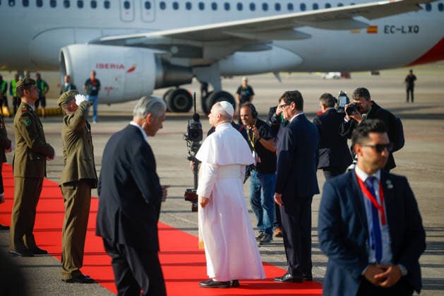 Pope Leo XIV bids farewell to Barcelona and heads to Las Palmas de Gran Canaria Pope Leo XIV during his farewell to Barcelona, at the Josep Tarradellas Barcelona El Prat International Airport, on June 11, 2026, in Barcelona, Catalonia Spain The Pontiff leaves Barcelona after having performed 7 acts between June 9 and 10 and heads to the last stage of his apostolic journey to Spain in the Canary Islands where he will be on June 11 and 12 11 JUNE 2026 Kike Rincó Barcelona, Catalonia Barcelona, Catalonia Spain  Copyright: xKikexRinconx 7587652