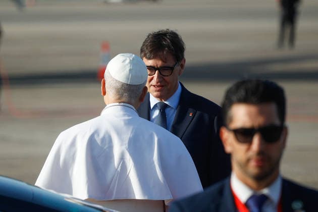 Pope Leo XIV bids farewell to Barcelona and heads to Las Palmas de Gran Canaria Pope Leo XIV and the President of the Generalitat, Salvador Illa, during the Pontiffs farewell to Barcelona, at the Josep Tarradellas Barcelona El Prat International Airport, on June 11, 2026, in Barcelona, Catalunya Espana The Pontiff leaves Barcelona after having carried out 7 acts between June 9 and 10 and heads for the last stage of his apostolic trip to Spain in the Canary Islands where he will be on June 11 and 12 11 JUNE 2026 Kike Rincó Barcelona, Catalunya Barcelona, Catalunya Espana  Copyright: xKikexRinconx 7587653