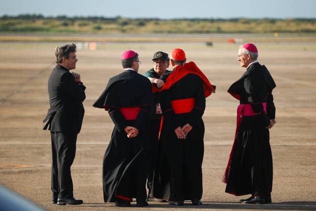 Pope Leo XIV bids farewell to Barcelona and heads to Las Palmas de Gran Canaria Civil Guard officers and members of the clergy during the Pontiffs farewell to Barcelona, at the Josep Tarradellas Barcelona El Prat International Airport, on June 11, 2026, in Barcelona, Catalunya Espana The Pontiff leaves Barcelona after having carried out 7 acts between June 9 and 10 and heads for the last stage of his apostolic trip to Spain in the Canary Islands where he will be on June 11 and 12 11 JUNE 2026 Kike Rincó Barcelona, Catalunya Barcelona, Catalunya Espana  Copyright: xKikexRinconx 7587654