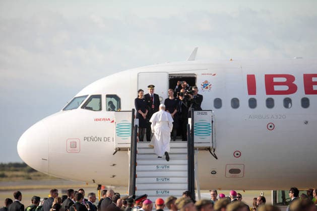 Pope Leo XIV bids farewell to Barcelona and heads to Las Palmas de Gran Canaria Pope Leo XIV during his farewell to Barcelona, at the Josep Tarradellas Barcelona El Prat International Airport, on June 11, 2026, in Barcelona, Catalonia Spain The Pontiff leaves Barcelona after having performed 7 acts between June 9 and 10 and heads to the last stage of his apostolic journey to Spain in the Canary Islands where he will be on June 11 and 12 11 JUNE 2026 Kike Rincó Barcelona, Catalonia Barcelona, Catalonia Spain  Copyright: xKikexRinconx 7587645