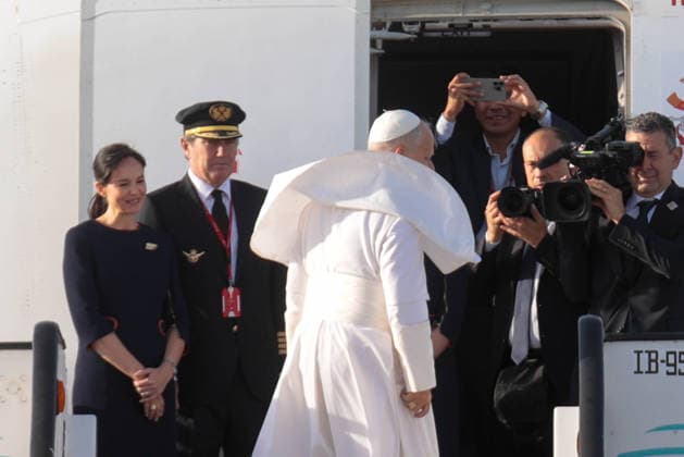 Pope Leo XIV bids farewell to Barcelona and heads to Las Palmas de Gran Canaria Pope Leo XIV during his farewell to Barcelona, at the Josep Tarradellas Barcelona El Prat International Airport, on June 11, 2026, in Barcelona, Catalonia Spain The Pontiff leaves Barcelona after having performed 7 acts between June 9 and 10 and heads to the last stage of his apostolic journey to Spain in the Canary Islands where he will be on June 11 and 12 11 JUNE 2026 Kike Rincó Barcelona, Catalonia Barcelona, Catalonia Spain  Copyright: xKikexRinconx 7587646