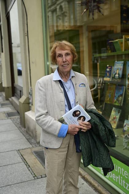 Dagmar von Gersdorff präsentiert ihre außergewöhnliche Biografie über Fürst Pückler Alle Schönheit, aller Zauber. Lucie und Hermann von Pückler in der Comenius-Buchhandlung. Görlitz, 10.06.2026 *** Dagmar von Gersdorff presents her extraordinary biography of Prince Pückler All beauty, all magic Lucie and Hermann von Pückler in the Comenius bookshop in Görlitz, 10 06 2026 Copyright: xMatthiasxWehnertx