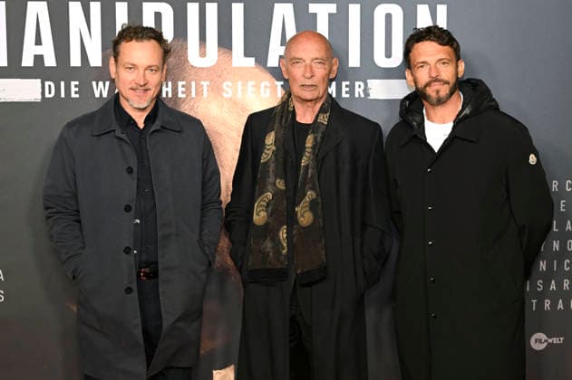 Pawel Lawrynowicz, James Faulkner und Arnaud Binard bei der Premiere des Kinofilms Manipulation im City Kino. München, 10.06.2026 *** Pawel Lawrynowicz, James Faulkner and Arnaud Binard at the premiere of the feature film Manipulation at City Kino Munich, 10 06 2026 Foto:xR.xHeinex xFuturexImagex manipulation_6614