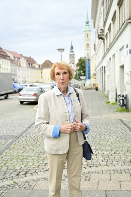 Dagmar von Gersdorff bei einer exklusiven Sightseeing-Tour durch Görlitz, hier am Obermarkt in der historischen Altstadt. Görlitz, 10.06.2026 *** Dagmar von Gersdorff on an exclusive sightseeing tour through Görlitz, here at the Obermarkt in the historic old town of Görlitz, 10 06 2026 Copyright: xMatthiasxWehnertx