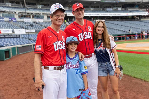 Congressional Baseball Game in Washington, DC WASHINGTON, DC, UNITED STATES - JUNE 10: Congressman Tim Burchett (R-TN) takes a photo with Congressman Clay Fuller (R-GA) and his wife and son, ahead of the Congressional Baseball Game at Nationals Park in Washington, DC, United States, on June 10, 2026. Nathan Posner Anadolu Washington, DC United States. Editorial use only. Please get in touch for any other usage.  Copyright: x2026xAnadoluxNathanxPosnerx