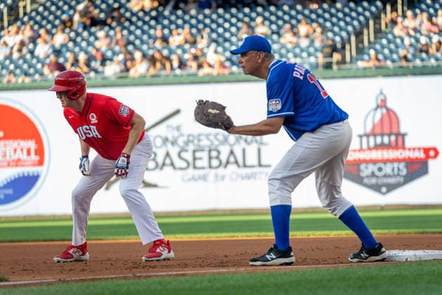 Congressional Baseball Game in Washington, DC WASHINGTON, DC - JUNE 10: Senator Eric Schmitt (R-MO) takes a lead from first as Senator Alex Padilla (D-CA) plays first base during the Congressional Baseball Game at Nationals Park in Washington, DC, United States, on June 10, 2026. Nathan Posner Anadolu Washington, DC United States. Editorial use only. Please get in touch for any other usage.  Copyright: x2026xAnadoluxNathanxPosnerx
