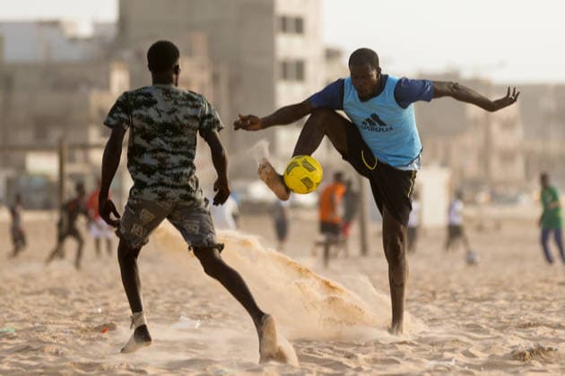 Young people turn Dakar beaches into football pitches DAKAR, SENEGAL - JUNE 10: Young people in Dakar, Senegal, which will compete in the 2026 FIFA World Cup, spend their time playing football on the beaches on June 10, 2026. Forming teams and playing matches on the sandy shores along the Atlantic Ocean, the youngsters turn the coastline into an open-air football pitch. Cem Ozdel Anadolu Dakar Senegal. Editorial use only. Please get in touch for any other usage.  Copyright: x2026xAnadoluxCemxOzdelx