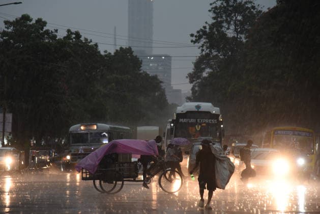 Monsoon Rain In Kolkata, India Commuters ride through a waterlogged street during heavy rainfall in Kolkata, India, on June 10, 2026. Kolkata India  Copyright: xDebajyotixChakrabortyx originalFilename: chakraborty-notitle260610_nptmO.jpg