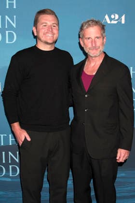 Andrew Swett und Aaron Ryder bei der Weltpremiere des Kinofilms The Death of Robin Hood im AMC Lincoln Square 13. New York, 10.06.2026 *** Andrew Swett and Aaron Ryder at the world premiere of the movie The Death of Robin Hood at AMC Lincoln Square 13 New York, 10 06 2026 Foto:xB.xHinex xFuturexImagex robin_6610