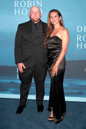 Charles Miller mit Begleitung bei der Weltpremiere des Kinofilms The Death of Robin Hood im AMC Lincoln Square 13. New York, 10.06.2026 *** Charles Miller with companion at the world premiere of the movie The Death of Robin Hood at AMC Lincoln Square 13 New York, 10 06 2026 Foto:xB.xHinex xFuturexImagex robin_6615