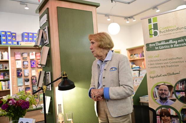 Dagmar von Gersdorff präsentiert ihre außergewöhnliche Biografie über Fürst Pückler Alle Schönheit, aller Zauber. Lucie und Hermann von Pückler in der Comenius-Buchhandlung. Görlitz, 10.06.2026 *** Dagmar von Gersdorff presents her extraordinary biography of Prince Pückler All beauty, all magic Lucie and Hermann von Pückler in the Comenius bookshop in Görlitz, 10 06 2026 Copyright: xMatthiasxWehnertx