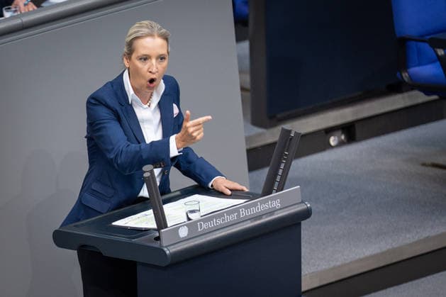 Alice Weidel, AfD-Fraktions- und Parteivorsitzende, spricht nach der Regierungserklärung des Bundeskanzlers;Regierungserklärung durch den Bundeskanzler zum bevorstehenden Europäischen Rat, Berlin Berlin Deutschland Deutscher Bundestag *** Alice Weidel, AfD parliamentary group and party leader, speaks after the government statement by the Federal Chancellor Government statement by the Federal Chancellor on the forthcoming European Council, Berlin Berlin Germany German Bundestag