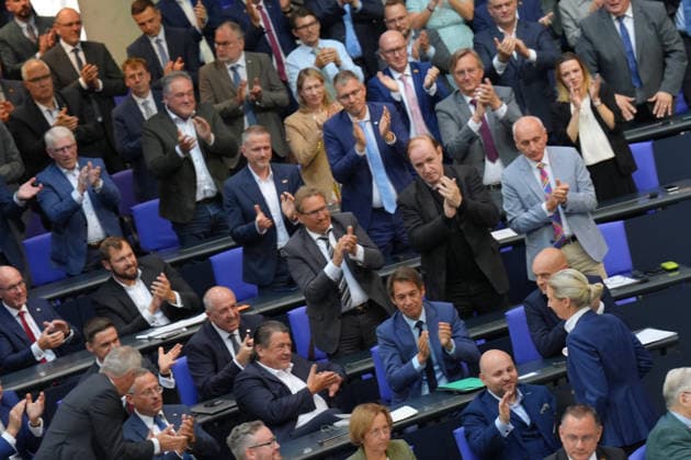 Deutscher Bundestag, 83. Plenarsitzung Stehende Ovationen der AfD Fraktion im Deutschen Bundestag nach der Rede der Vorsitzenden Alice Weidel im Nachgang der Regierungserklaerung bei der 83. Sitzung des Deutschen Bundestag in Berlin, 11.06.2026 Berlin Berlin Deutschland *** German Bundestag, 83 plenary session Standing ovation of the AfD parliamentary group in the German Bundestag after the speech of the chairwoman Alice Weidel following the government declaration at the 83 session of the German Bundestag in Berlin, 11 06 2026 Berlin Berlin Germany