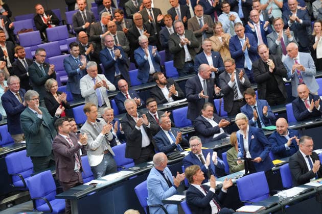 Deutscher Bundestag, 83. Plenarsitzung Stehende Ovationen der AfD Fraktion im Deutschen Bundestag nach der Rede der Vorsitzenden Alice Weidel im Nachgang der Regierungserklaerung bei der 83. Sitzung des Deutschen Bundestag in Berlin, 11.06.2026 Berlin Berlin Deutschland *** German Bundestag, 83 plenary session Standing ovation of the AfD parliamentary group in the German Bundestag after the speech of the chairwoman Alice Weidel following the government declaration at the 83 session of the German Bundestag in Berlin, 11 06 2026 Berlin Berlin Germany